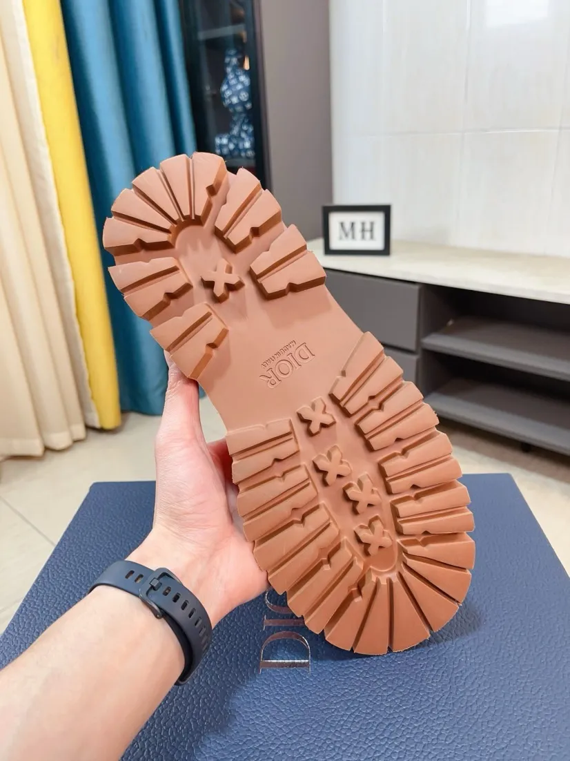 Men's shoes 💰600🌹🌹[Dior] Dior's new high-top imported cowhide ➕ cowhide lining, designed by European and American masters, perfect shape to create counter quality, solid color raw and wear-resistant outsole, original quality, unique and beautiful design, super versatile and very comfortable. High-end without losing taste, fashionable, cold-proof and warm! Absolute focus 39-44 size 38 45 customized